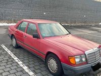Gebraucht Mercedes E200 118 PS (86 kW) 1987 Rot Limousine