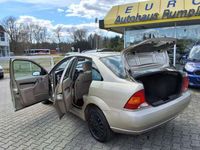 Gebraucht Ford Focus Ghia 101 PS (74 kW) 1999 Veneziagold metallic (metallic) Limousine