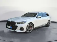 Gebraucht BMW 520 M Sport 197 PS (144 kW) 2025 Weiß Kombi