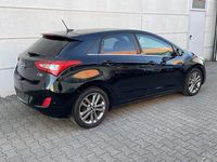 Gebraucht Hyundai i30 Passion 135 PS (99 kW) 2016 Phantom black / mic Limousine