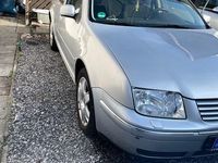 Gebraucht VW Bora Highline 116 PS (85 kW) 1999 Silber Limousine