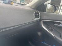 Gebraucht Volvo V40 CC 120 PS (88 kW) 2017 Blau Kombi