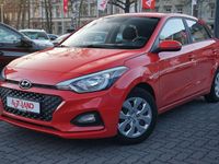 Gebraucht Hyundai i20 Select 75 PS (55 kW) 2019 Rot Kleinwagen