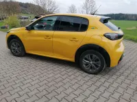 Gebraucht Peugeot e-208 Allure+ 100 kW (136 PS) 2022 Gelb Kleinwagen