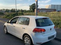 Gebraucht VW Golf VI 80 PS (58 kW) 2011 Weiß Kleinwagen