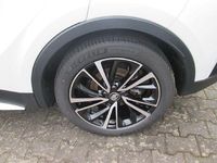 Gebraucht Toyota C-HR Lounge 197 PS (144 kW) 2023 Platinum white pearl / black SUV