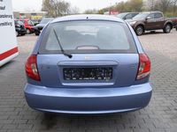 Używany Kia Rio 97 KM (71 kW) 2005 Niebieski Sedan/Limuzyna