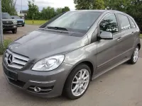 Gebraucht Mercedes B200 136 PS (100 kW) 2011 Mountaingrau  met. Kleinwagen