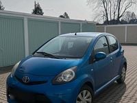 Gebraucht Toyota Aygo 68 PS (50 kW) 2013 Blau Kleinwagen