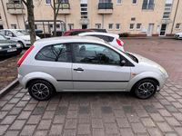 Gebraucht Ford Fiesta 70 PS (51 kW) 2005 Silber Kleinwagen