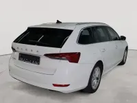Gebraucht Skoda Octavia First Edition 150 PS (110 kW) 2021 Candyweiß uni Kombi