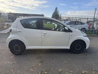 Gebraucht Toyota Aygo Cool 68 PS (50 kW) 2011 Weiß Kleinwagen
