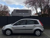 Gebraucht Ford Fiesta 69 PS (50 kW) 2007 Grau Kleinwagen