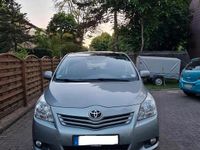 Gebraucht Toyota Verso 126 PS (92 kW) 2011 Silber Van / Kleinbus