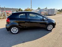 Gebraucht Kia Rio Edition 7 84 PS (61 kW) 2015 Schwarz Kleinwagen