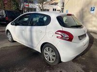Gebraucht Peugeot 208 Active 68 PS (50 kW) 2015 Lack weiss banquise Kleinwagen