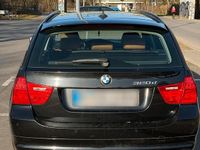 Gebraucht BMW 320 Exclusive 184 PS (135 kW) 2011 Schwarz Kombi