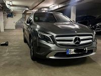 Gebraucht Mercedes GLA200 136 PS (100 kW) 2015 Grau SUV