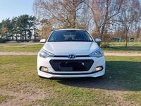 Gebraucht Hyundai i20 75 PS (55 kW) 2017 Weiß Limousine