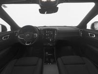 Gebraucht Volvo XC40 Core 169 kW (231 PS) 2023 Weiß crystal white / metallic SUV