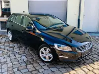 Gebraucht Volvo V60 Momentum 288 PS (211 kW) 2017 Black solid "stone" / solid Kombi
