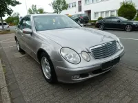 Gebraucht Mercedes E220 150 PS (110 kW) 2003 Silber Limousine