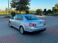 Gebraucht VW Jetta 102 PS (75 kW) 2008 Grau Limousine