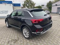 Gebraucht VW T-Roc Style 150 PS (110 kW) 2023 Deep black pearlescent (metallic) SUV