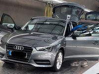 Gebraucht Audi A3 Ambition 150 PS (110 kW) 2015 Grau Limousine