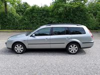 Usado Ford Mondeo 130 CV (95 kW) 2004 Plateado Familiar