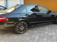 Gebraucht Mercedes E220 Avantgarde 170 PS (125 kW) 2012 Schwarz Limousine