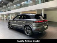 Gebraucht Porsche Cayenne 520 PS (382 kW) 2024 Quarzitgraumetallic (metallic) SUV