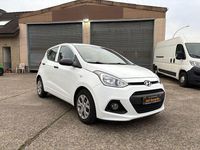 Gebraucht Hyundai i10 Basis 67 PS (49 kW) 2016 Weiß Kleinwagen