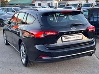 Gebraucht Ford Focus Cool & Connect 120 PS (88 kW) 2022 Agate black (metallic) Kombi