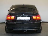 Gebraucht BMW 318 143 PS (105 kW) 2011 Schwarz Limousine