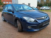 Gebraucht Hyundai i30 Comfort 109 PS (80 kW) 2011 Blau Kleinwagen