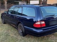Gebraucht Mercedes E240 170 PS (125 kW) 1999 Blau Kombi