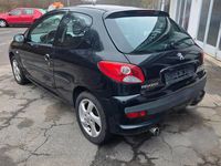 Gebraucht Peugeot 206+ 75 PS (55 kW) 2009 Schwarz Kleinwagen