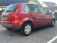 Gebraucht Ford Fiesta 71 PS (52 kW) 2006 Rot Kleinwagen