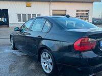 Gebraucht BMW 318 129 PS (94 kW) 2007 Schwarz Limousine
