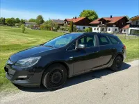 Używany Opel Astra Active 131 KM (96 kW) 2013 Czarny Sedan/Limuzyna