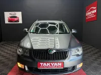 Gebraucht Skoda Superb Family 160 PS (117 kW) 2012 Grau Kombi