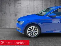 Gebraucht Skoda Superb Premium Edition 200 PS (147 kW) 2022 Blau Kombi