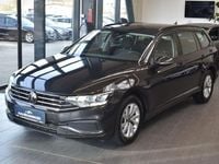 Gebraucht VW Passat 150 PS (110 kW) 2023 Grau Kombi