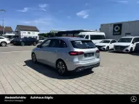 Gebraucht Mercedes B220 190 PS (139 kW) 2024 Lack hightechsilber Kleinwagen
