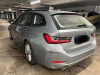Gebraucht BMW 318 Shadowline 156 PS (114 kW) 2023 Grau Kombi