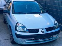 Second-hand Renault Clio II Expression 75 CP (55 kW) 2003 Argintiu Berlinǎ