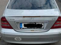 Second-hand Mercedes 220 143 CP (105 kW) 2000 Argintiu Berlinǎ