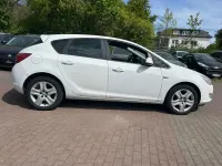 Gebraucht Opel Astra Design Edition 160 PS (117 kW) 2011 Weiß Limousine