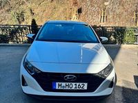 Gebraucht Hyundai i20 Select 84 PS (61 kW) 2022 Weiß Kleinwagen